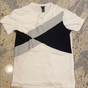 Men’s white casual t-shirt